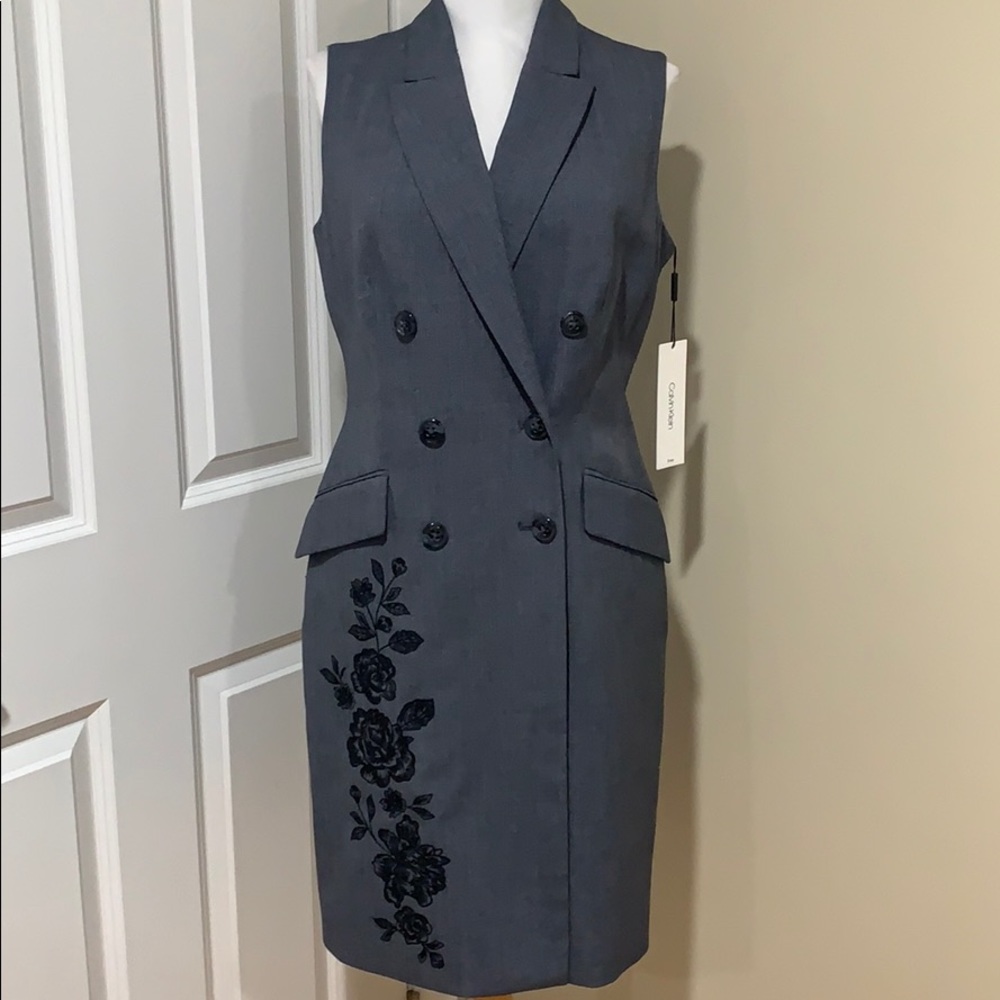 Calvin Klein’s grey wrap dress w/floral print sz 4